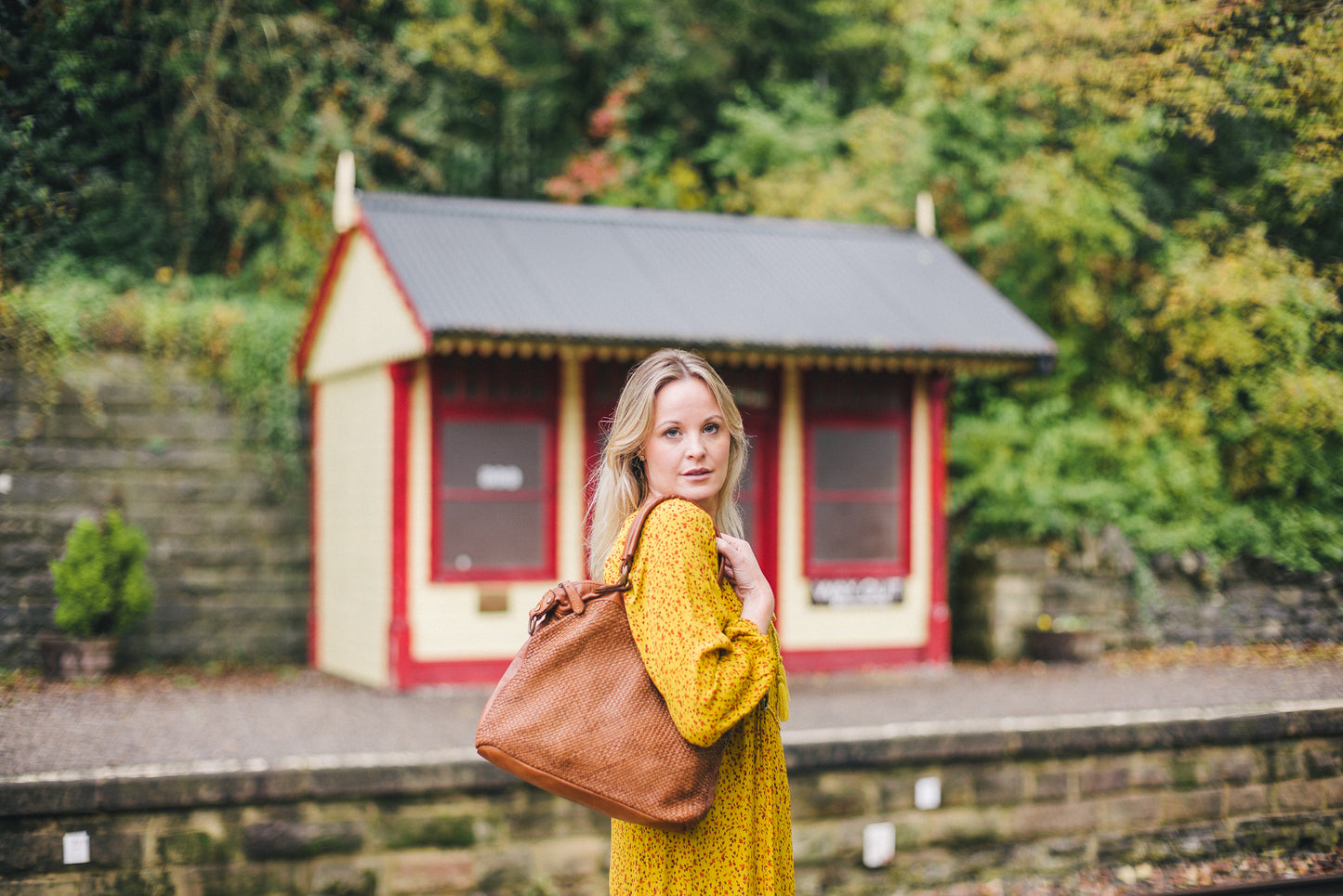 Classic Tan Real Italian Washed Leather Medium Weave Shoulder Bag - Amilu